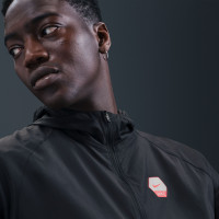 Survêtement de sport décontracté Nike Sportswear entièrement zippé à capuche, noir et rouge