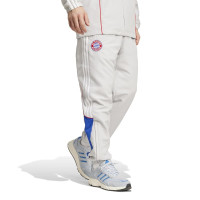 adidas Bayern München Urban Purist Trainingsbroek 2024-2025 Lichtgrijs Wit Blauw Rood