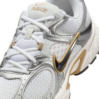 Nike V5 RNR Sneakers Wit Grijs Beige