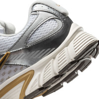 Nike V5 RNR Sneakers Wit Grijs Beige