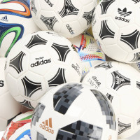 adidas FIFA World Cup Historical Mini Voetbal Set 15 Ballen