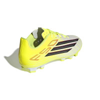 adidas F50 Club Gazon Naturel Gazon Artificiel Chaussures de Foot (MG) Enfants Néon Jaune Noir Rouge