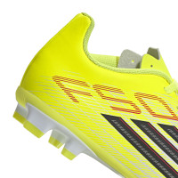 adidas F50 Club Gazon Naturel Gazon Artificiel Chaussures de Foot (MG) Enfants Néon Jaune Noir Rouge