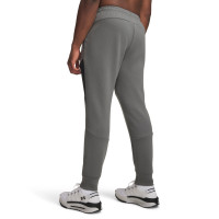 Pantalon de survêtement Unstoppable Under Armour en polaire gris foncé et noir