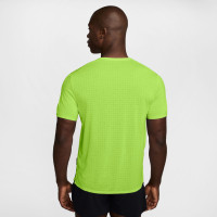 Nike Miler Breathe Trainingsshirt Felgroen Zilver