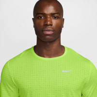 Nike Miler Breathe Trainingsshirt Felgroen Zilver