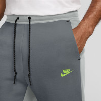 Survêtement Nike Tech Fleece Sportswear gris foncé vert vif