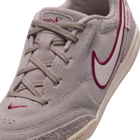 Nike Tiempo Streetgato Premium Chaussures de Foot Street Enfants Gris Blanc Bordeaux