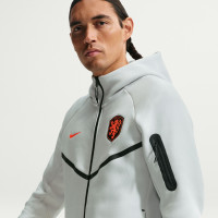 Nike Nederland Tech Fleece Trainingspak 2026-2028 Lichtgrijs Zwart Feloranje