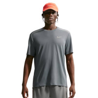 Chemise d'entraînement Nike Miler UV gris foncé argenté