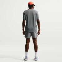 Chemise d'entraînement Nike Miler UV gris foncé argenté