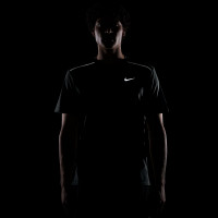 Chemise d'entraînement Nike Miler UV gris foncé argenté