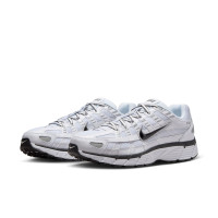 Nike P-6000 Baskets Blanc Metallic Silver Noir
