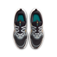 Nike Cosmic Runner Chaussures de Running Noir Gris Argenté Doré