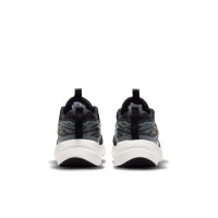 Nike Cosmic Runner Chaussures de Running Noir Gris Argenté Doré