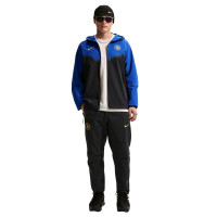 Pantalon d'entraînement tissé Nike Chelsea Tech 2026-2027 bleu foncé jaune doré