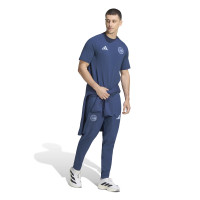 adidas Ajax Tiro Travel T-Shirt 2026-2027 Donkerblauw Lichtblauw