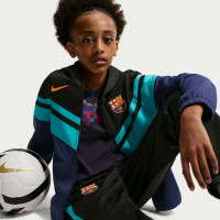 Survêtement Nike FC Barcelona Sportswear 2026-2027 pour Enfants, noir, bleu foncé, bleu sarcelle, jaune doré