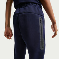 Pantalon de survêtement en polaire Nike FC Barcelona Tech 2026-2027 pour Enfants, bleu foncé, noir, jaune, rouge