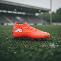 PUMA Future 9 Ultimate Crampons Vissés Chaussures de Foot (SG) Rouge Vif Argenté Noir