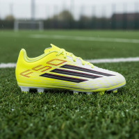 adidas F50 Club Gazon Naturel Gazon Artificiel Chaussures de Foot (MG) Enfants Néon Jaune Noir Rouge