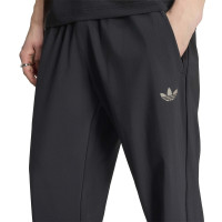 adidas Tech Essential Woven Trainingspak Zwart Zilver