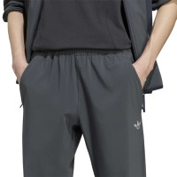 adidas Tech Essential Woven Trainingspak Donkergrijs Zilver