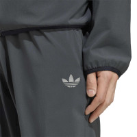 adidas Tech Essential Woven Trainingspak Donkergrijs Zilver