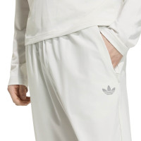 adidas Tech Trefoil Essential Woven Trainingsbroek Lichtgrijs Zilver