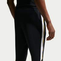 Survêtement Nike Chelsea Strike 1/4-Zip 2026-2027 bleu foncé, bleu foncé, jaune doré