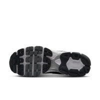 Nike Air Max Moto 2K Baskets Gris Clair Rouge Metallic Silver Noir