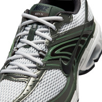 Nike Air Max Moto 2K Sneakers Wit Camogroen Zwart Metallic Silver