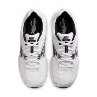 Nike Air Max Moto 2K Baskets Blanc Noir Light Armory Blue Metallic Silver