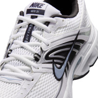 Nike Air Max Moto 2K Baskets Blanc Noir Light Armory Blue Metallic Silver