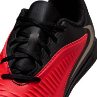 Nike Phantom 6 Low Club Zaalvoetbalschoenen (IN) Kids Zwart Felrood Goud