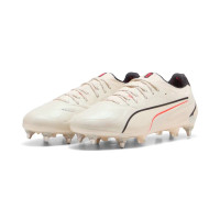 PUMA King 20 Ultimate IJzeren-Nop Voetbalschoenen (SG) Gebroken Wit Zwart Rood
