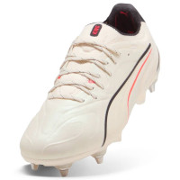 PUMA King 20 Ultimate IJzeren-Nop Voetbalschoenen (SG) Gebroken Wit Zwart Rood
