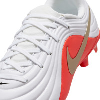 Nike Tiempo Maestro Academy Gazon Naturel Artificiel Chaussures de Foot (MG) Enfants Blanc Rouge Vif Doré