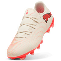 PUMA Future 9 Play Gras / Kunstgras Voetbalschoenen (MG) Gebroken Wit Zwart Roze