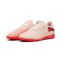 PUMA Future 9 Play Zaalvoetbalschoenen (IN) Gebroken Wit Zwart Roze