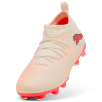 PUMA Future 9 Match Gazon Naturel Artificiel Chaussures de Foot (MG) Enfants Blanc Cassé Noir Rose