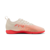PUMA Future 9 Play Chaussures de Foot en Salle (IN) Enfants Blanc Cassé Noir Rose