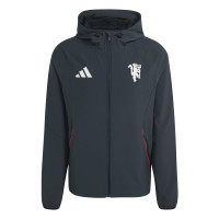adidas Manchester United Tiro Travel Trainingspak 2026-2027 Donkerolijfgroen Wit Rood