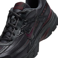 Nike Initiator Sneakers Zwart Bordeauxrood Antraciet