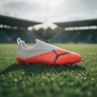 PUMA Ultra 7 Match Sans Lacets Gazon Naturel Artificiel Chaussures de Foot (MG) Enfants Blanc Rouge Vif Noir