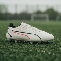 PUMA King 20 Ultimate Crampons Vissés Chaussures de Foot (SG) Blanc Cassé Noir Rouge