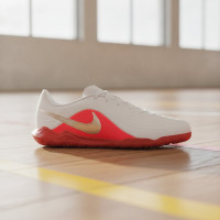 Nike Tiempo Maestro Club Chaussures de Foot en Salle (IN) Blanc Rouge Vif Doré