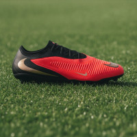 Nike Phantom 6 Low Pro Gras Voetbalschoenen (FG) Zwart Felrood Goud