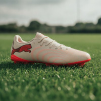 PUMA Future 9 Play Gras / Kunstgras Voetbalschoenen (MG) Gebroken Wit Zwart Roze